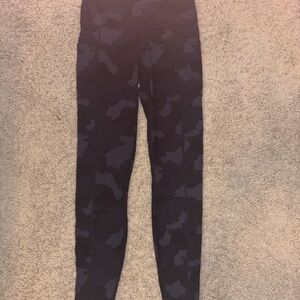 Women’s navy camo leggings